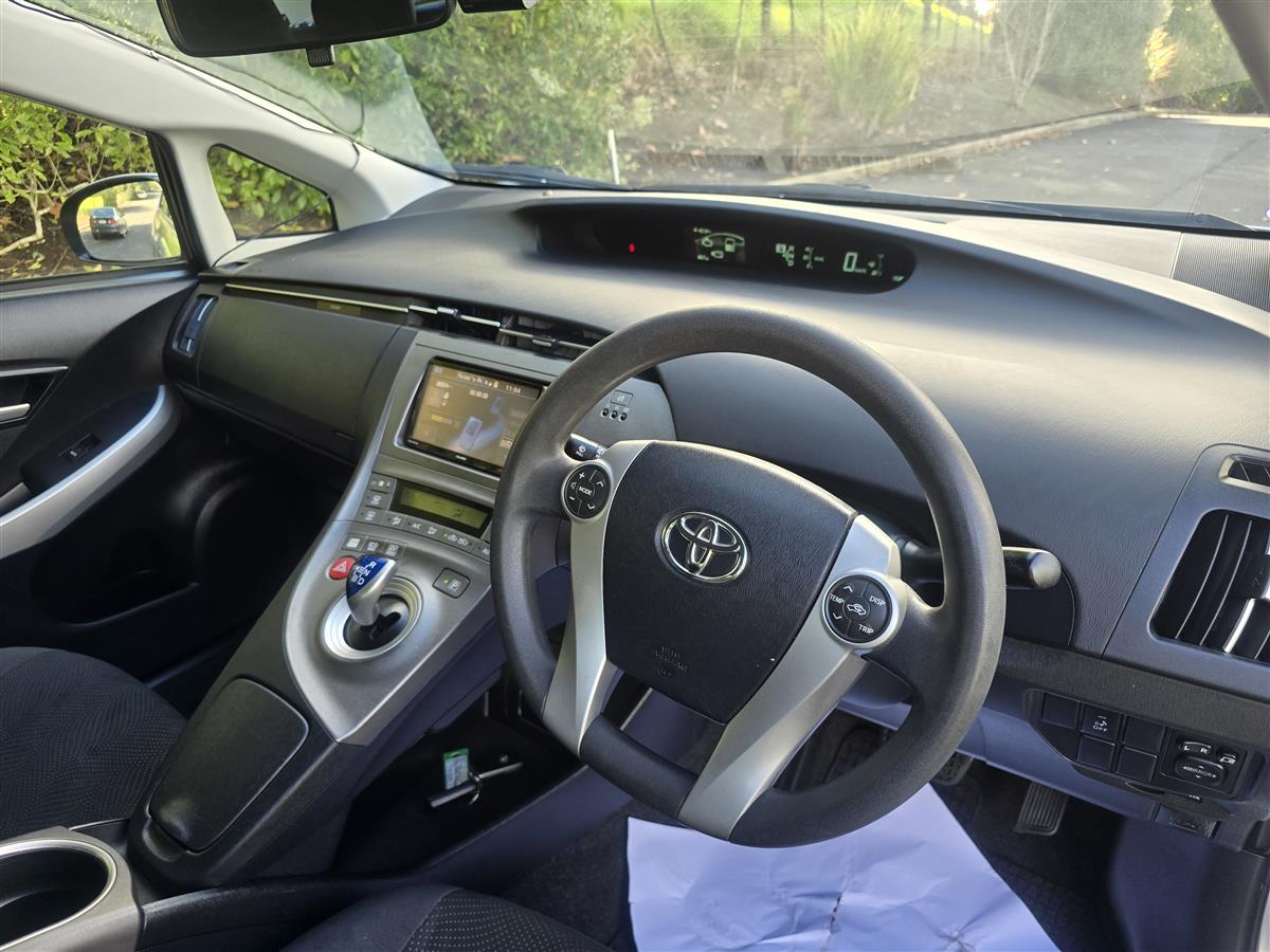2014 Toyota Prius thumbnail