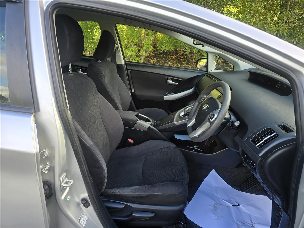 2014 Toyota Prius thumbnail