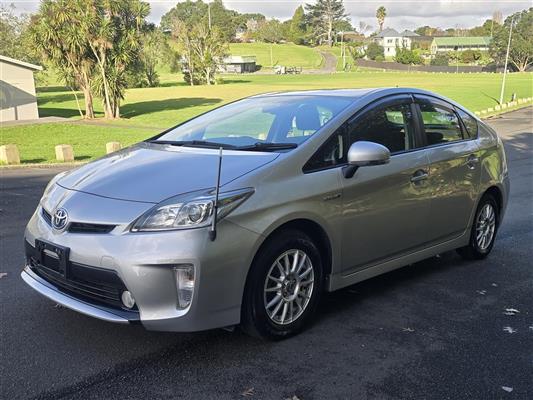 2014 Toyota Prius thumbnail