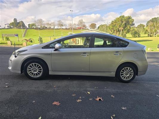 2014 Toyota Prius thumbnail