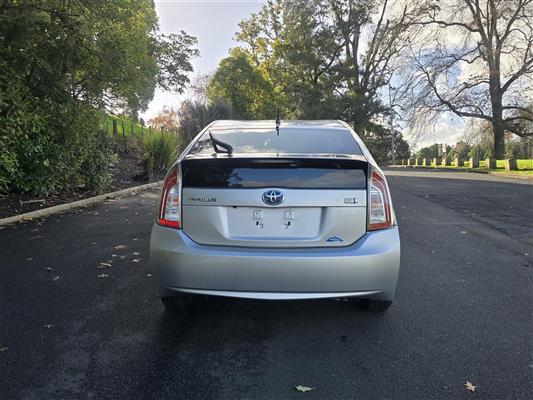 2014 Toyota Prius thumbnail