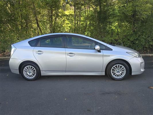 2014 Toyota Prius thumbnail