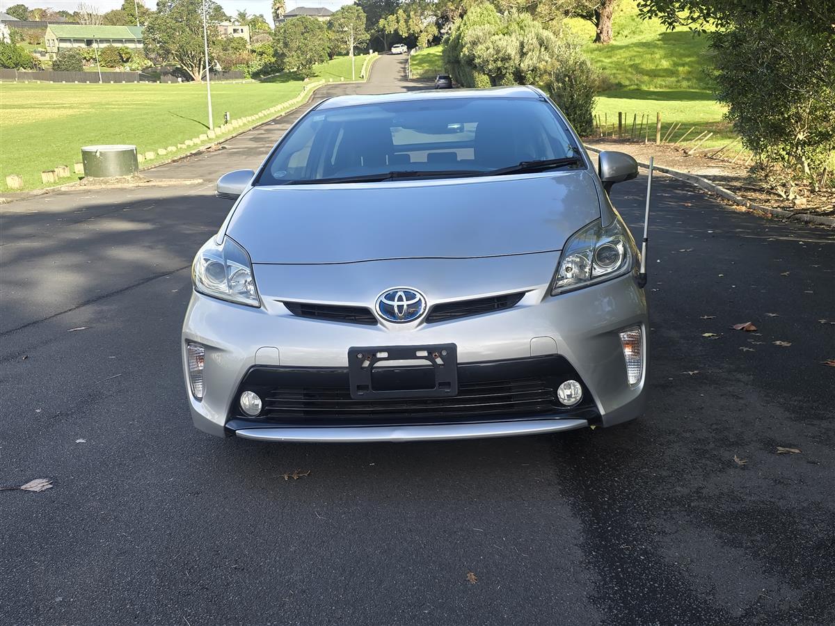 2014 Toyota Prius thumbnail