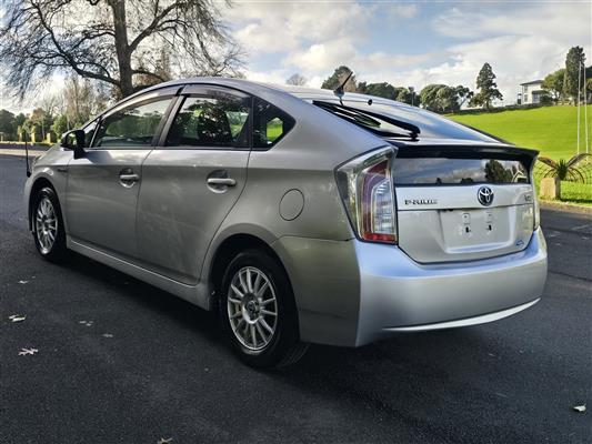 2014 Toyota Prius thumbnail