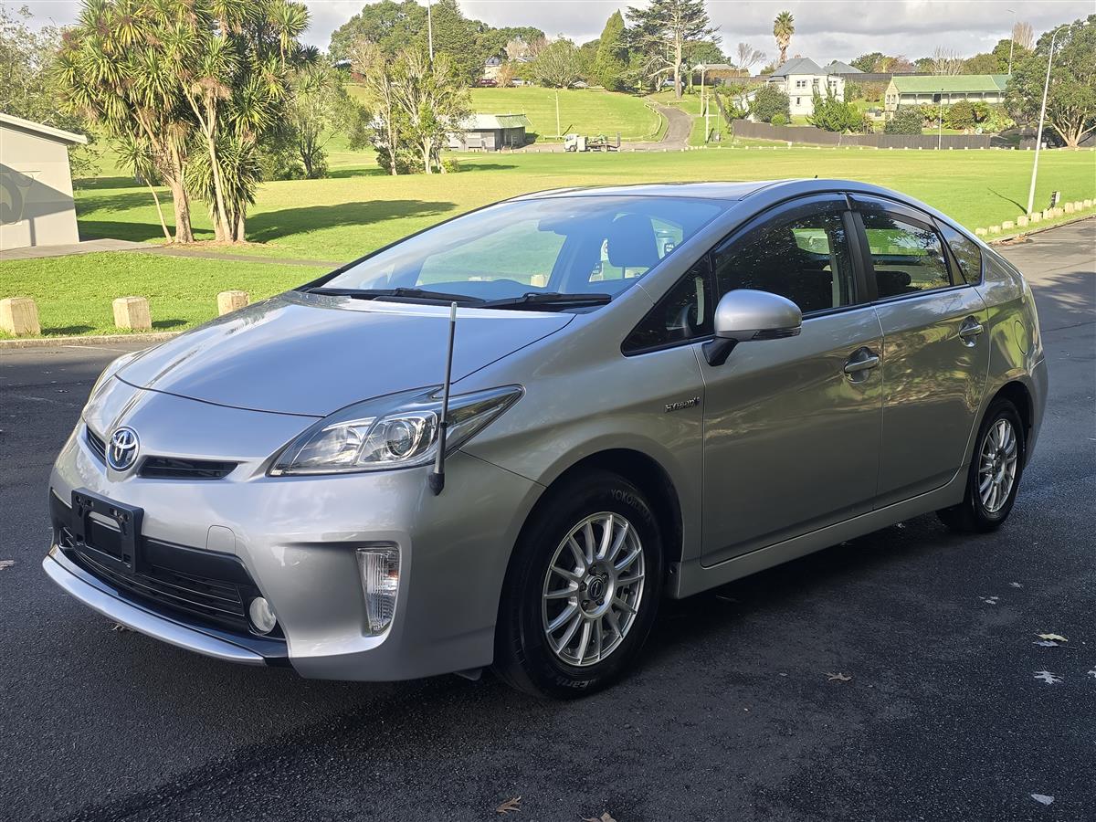 2014 Toyota Prius thumbnail