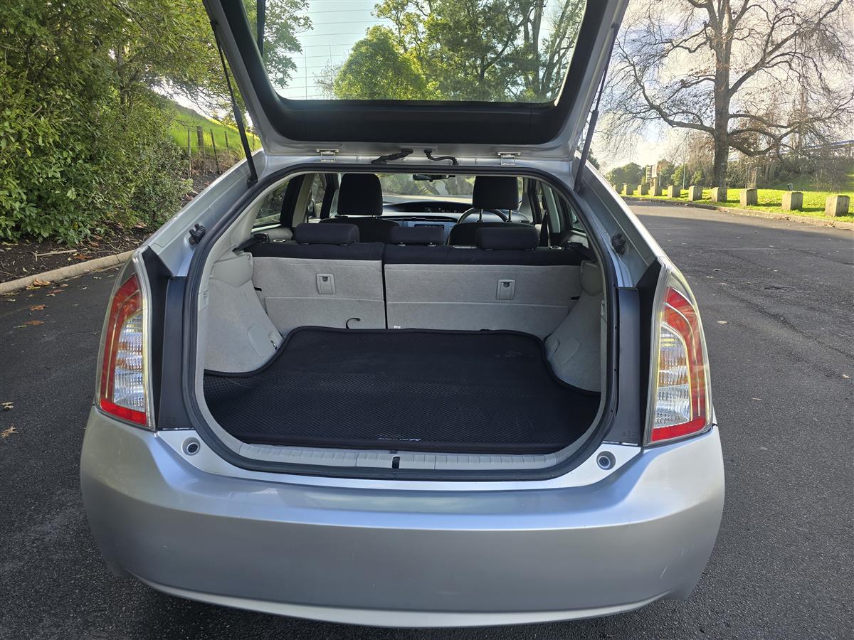2014 Toyota Prius thumbnail