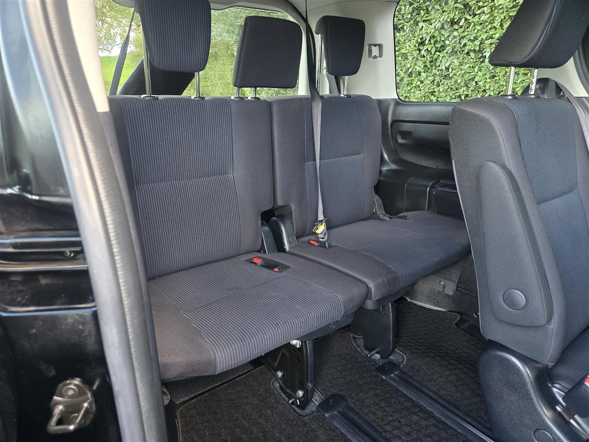 2017 Toyota Voxy thumbnail