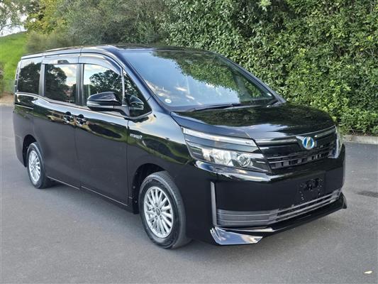 2017 Toyota Voxy thumbnail