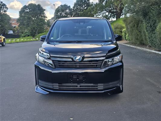 2017 Toyota Voxy thumbnail