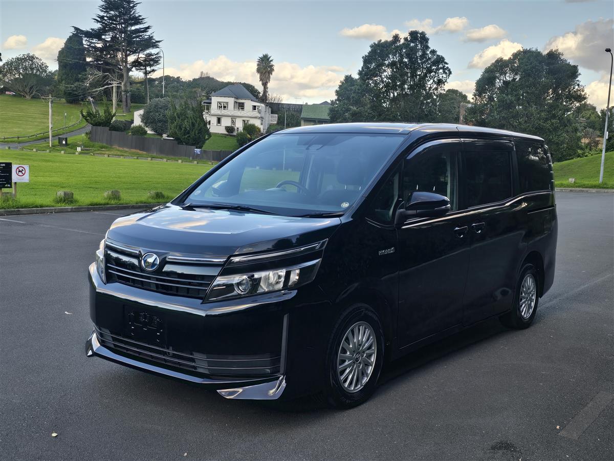 2017 Toyota Voxy thumbnail