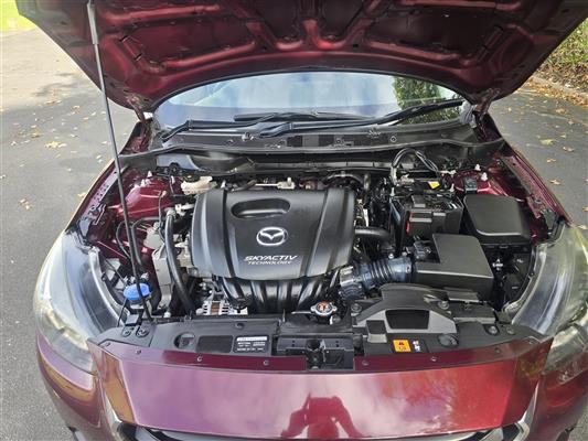 2017 Mazda Demio thumbnail