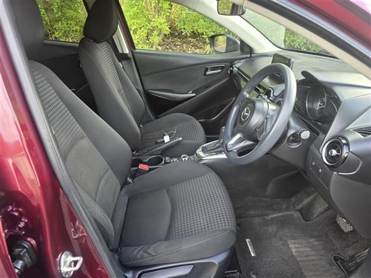 2017 Mazda Demio thumbnail