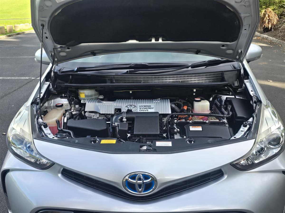 2014 Toyota Prius thumbnail