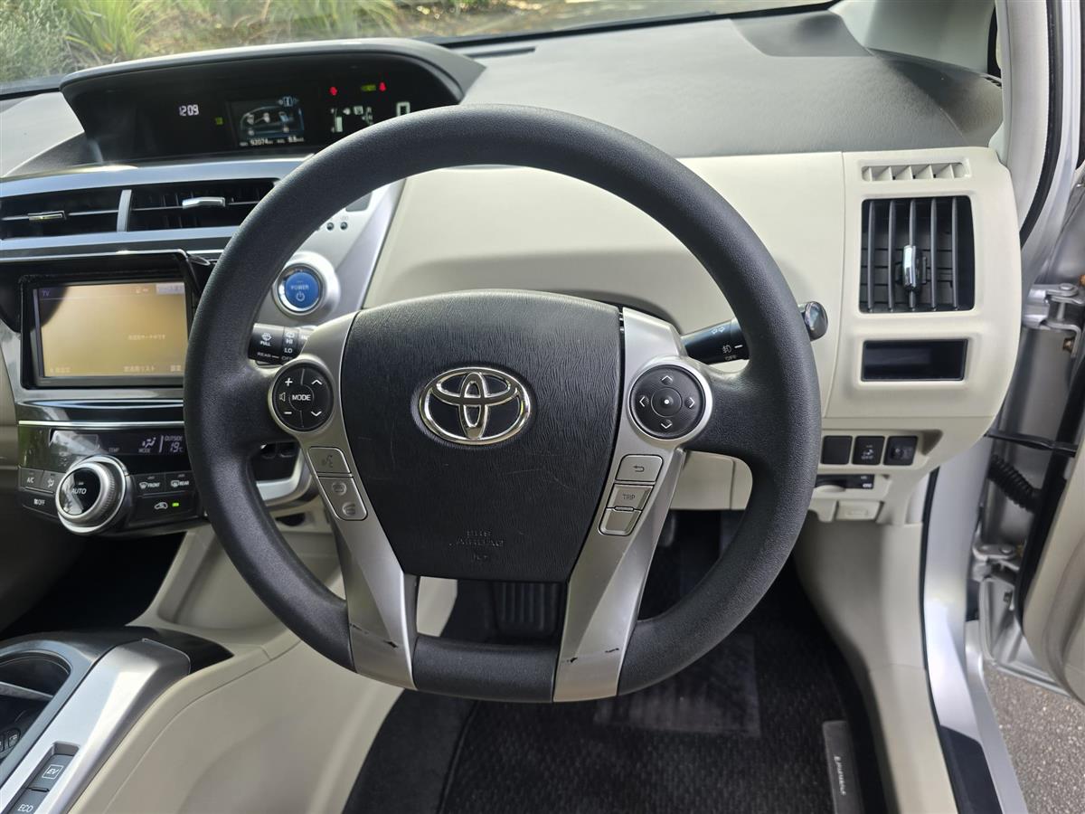 2014 Toyota Prius thumbnail