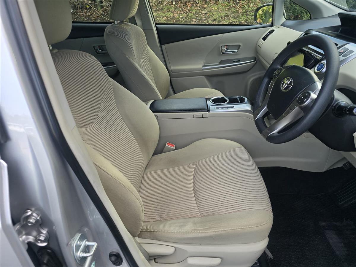2014 Toyota Prius thumbnail