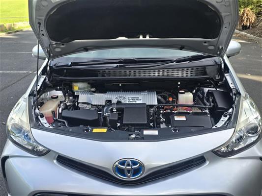 2014 Toyota Prius thumbnail