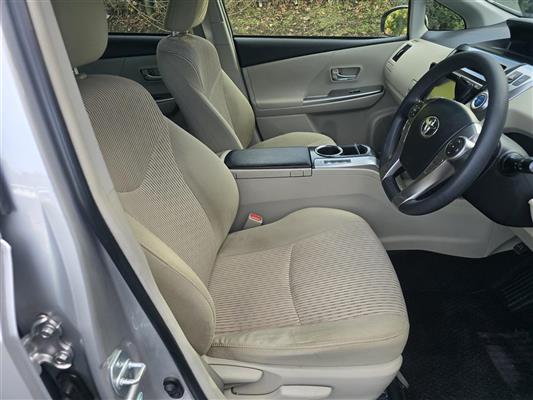 2014 Toyota Prius thumbnail