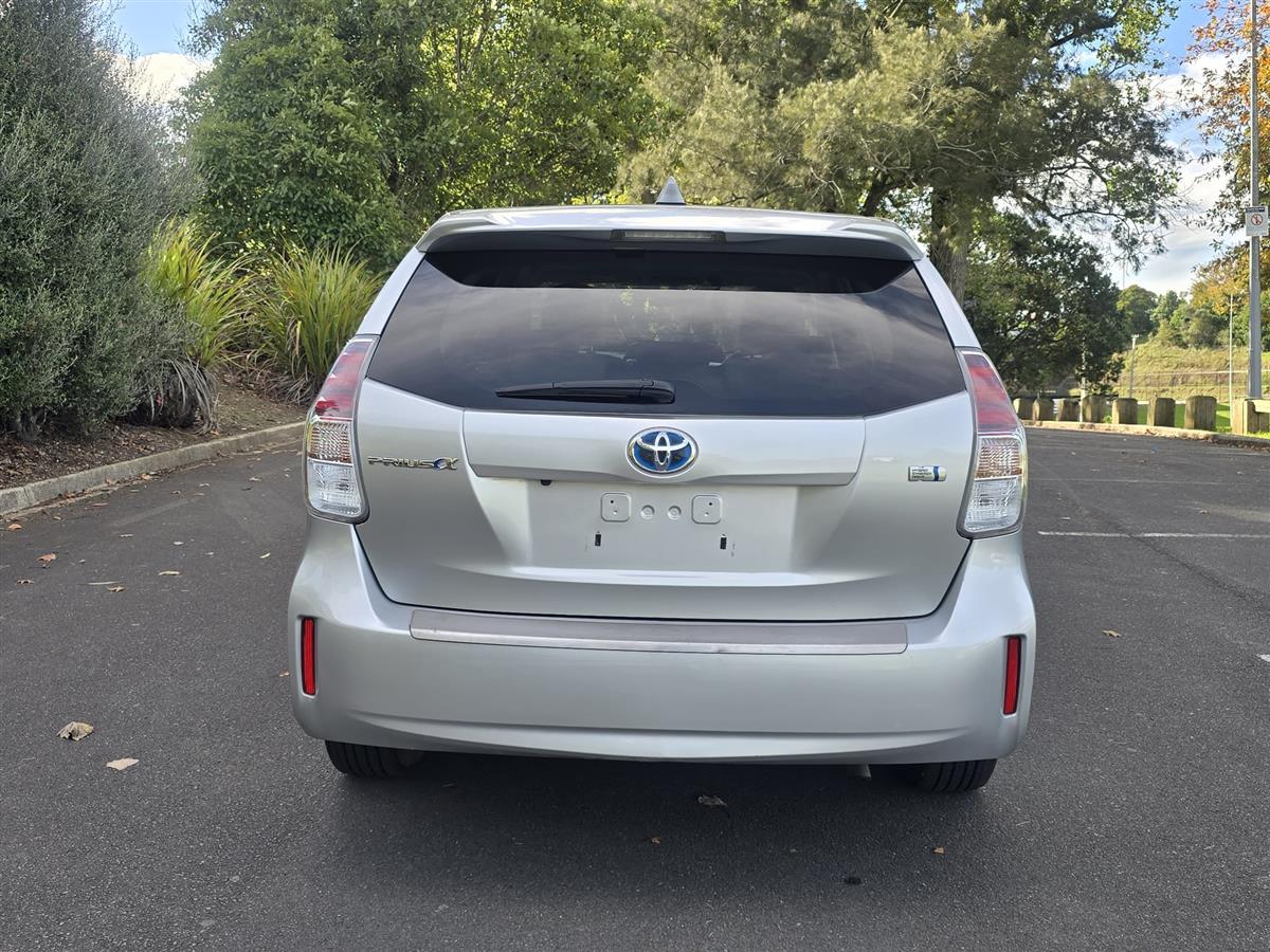 2014 Toyota Prius thumbnail