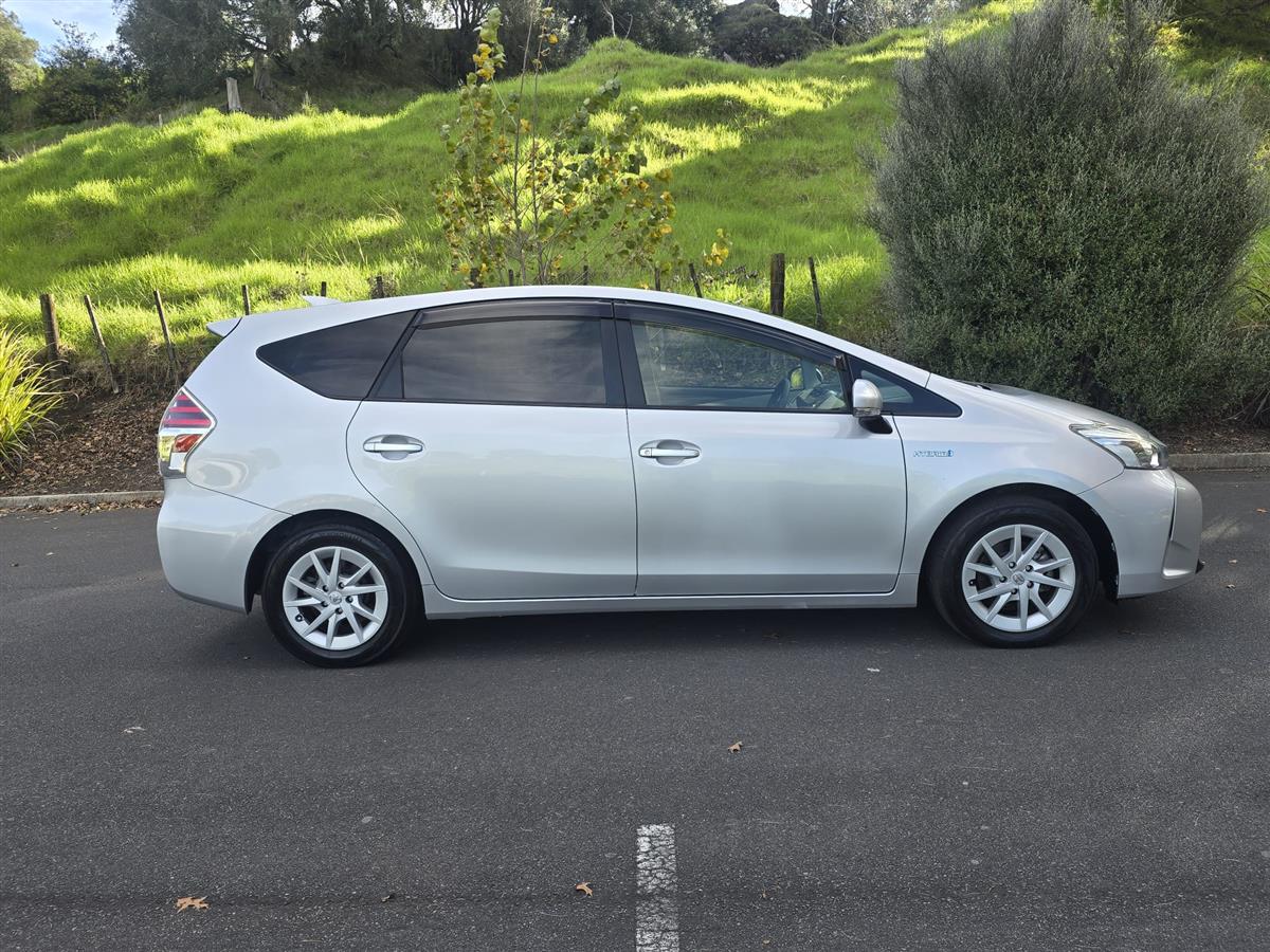 2014 Toyota Prius thumbnail