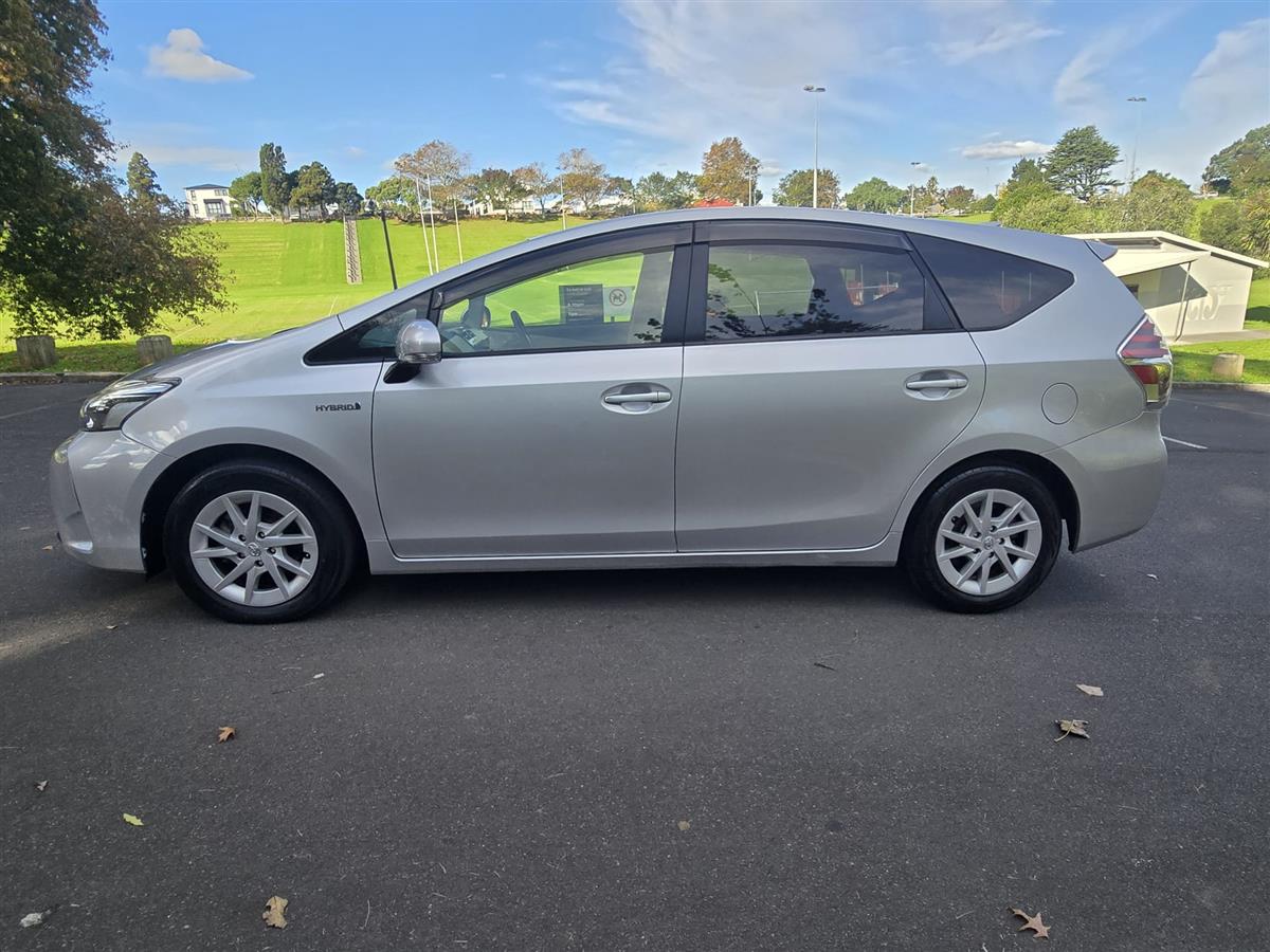 2014 Toyota Prius thumbnail