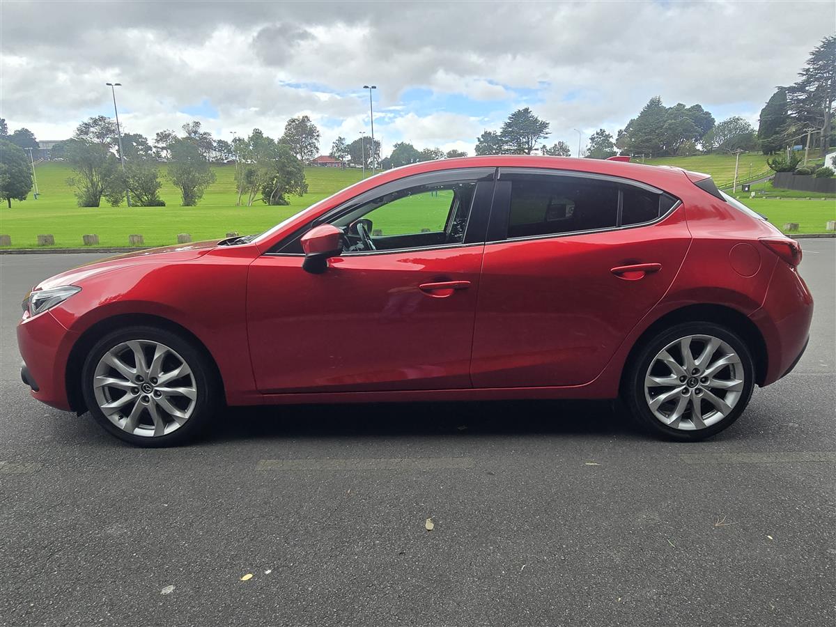 2014 Mazda Axela thumbnail