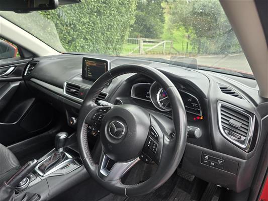 2014 Mazda Axela thumbnail