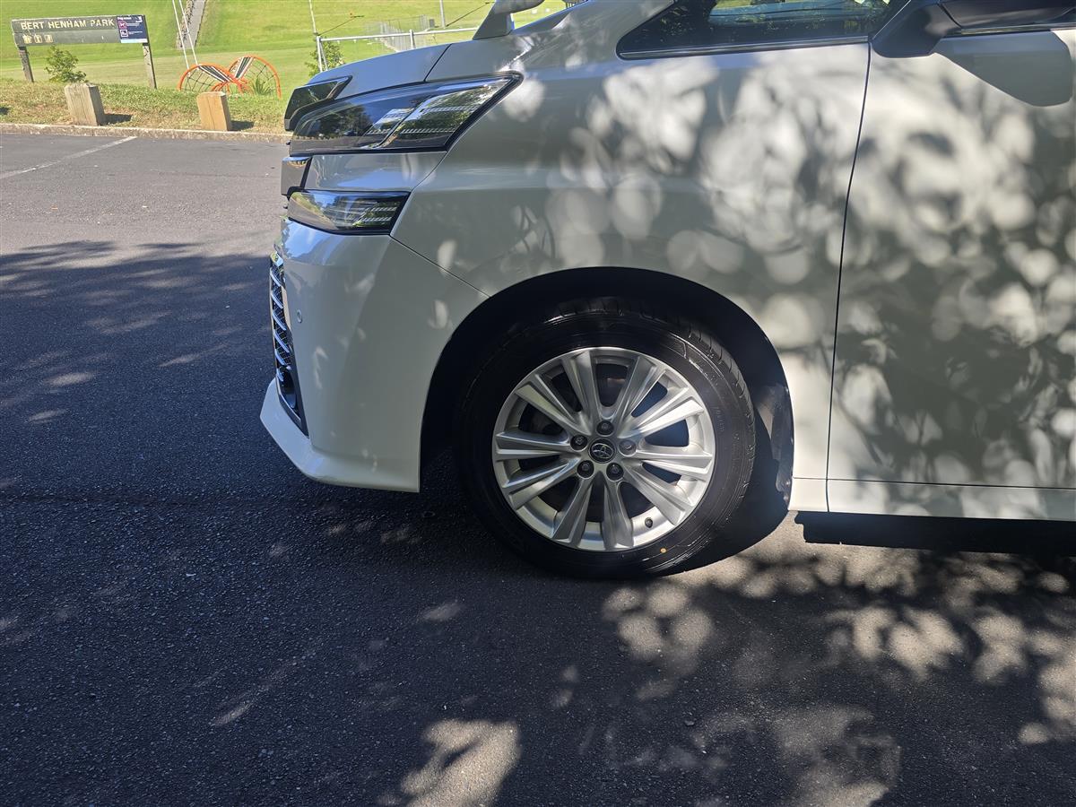 2017 Toyota Vellfire thumbnail