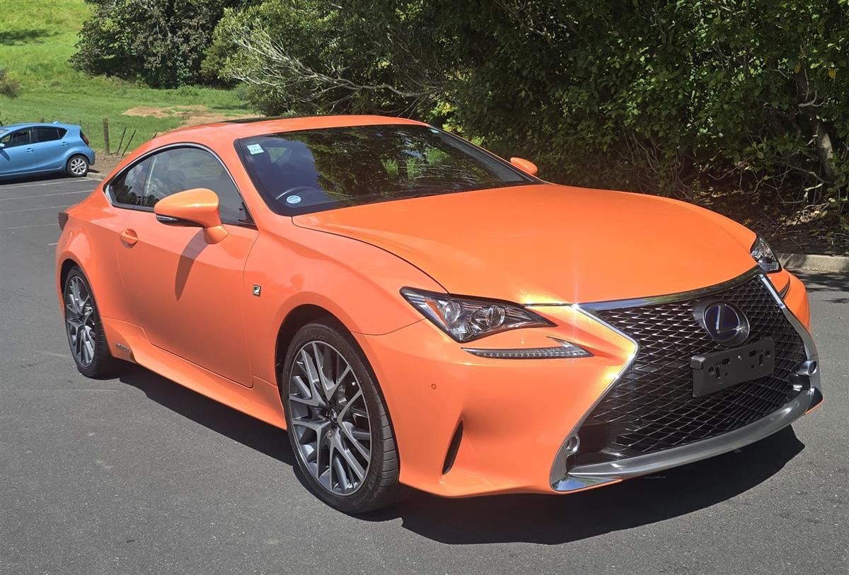 2015 Lexus RC300h thumbnail