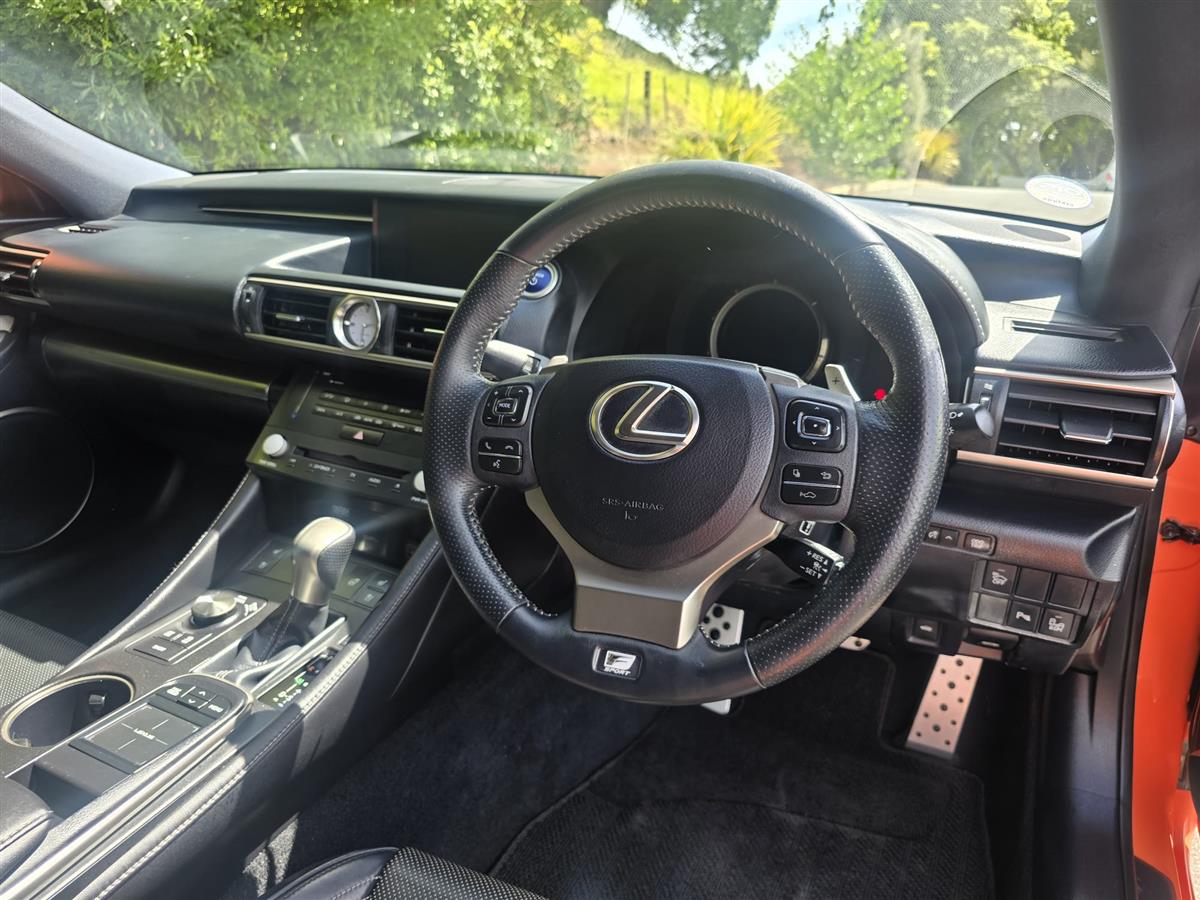 2015 Lexus RC300h thumbnail