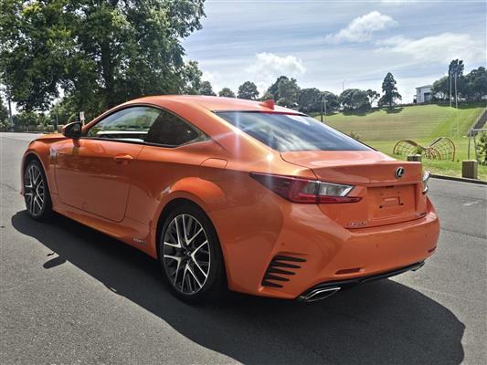 2015 Lexus RC300h thumbnail