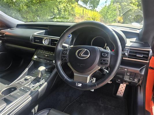 2015 Lexus RC300h thumbnail