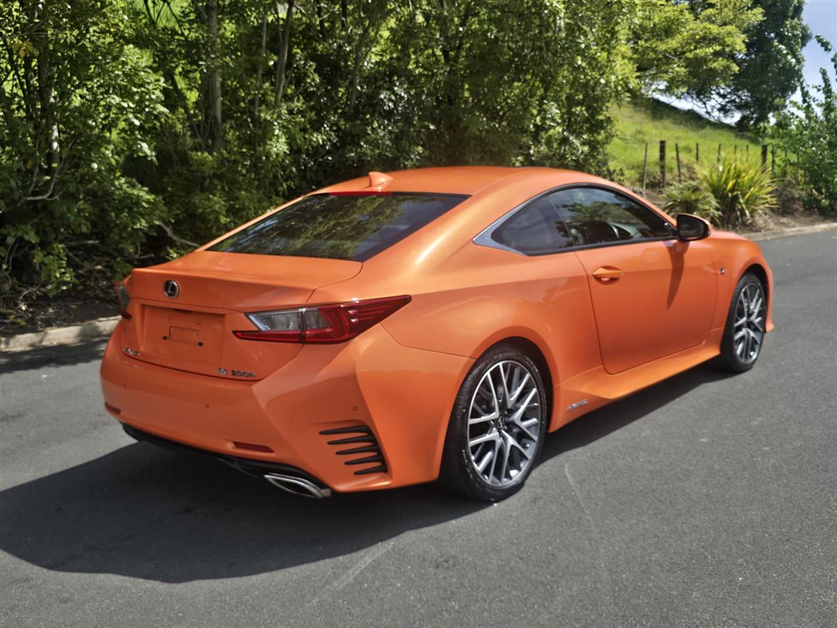 2015 Lexus RC300h thumbnail