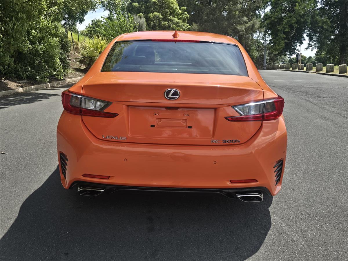 2015 Lexus RC300h thumbnail