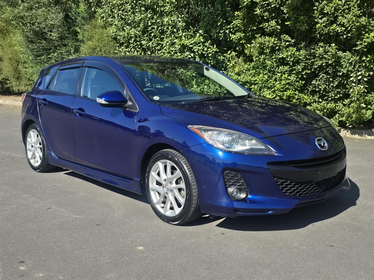 2013 Mazda Axela thumbnail