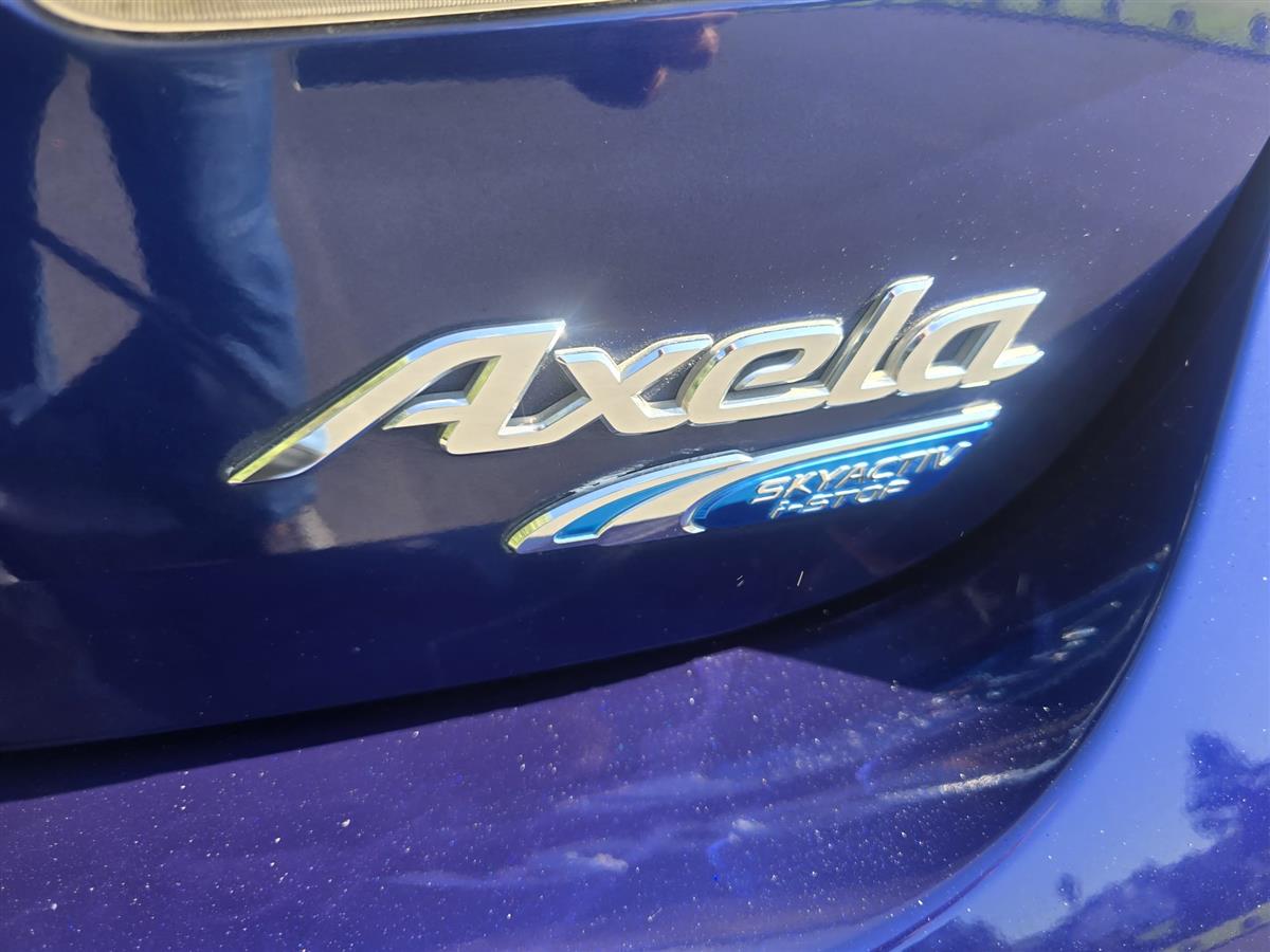 2013 Mazda Axela thumbnail