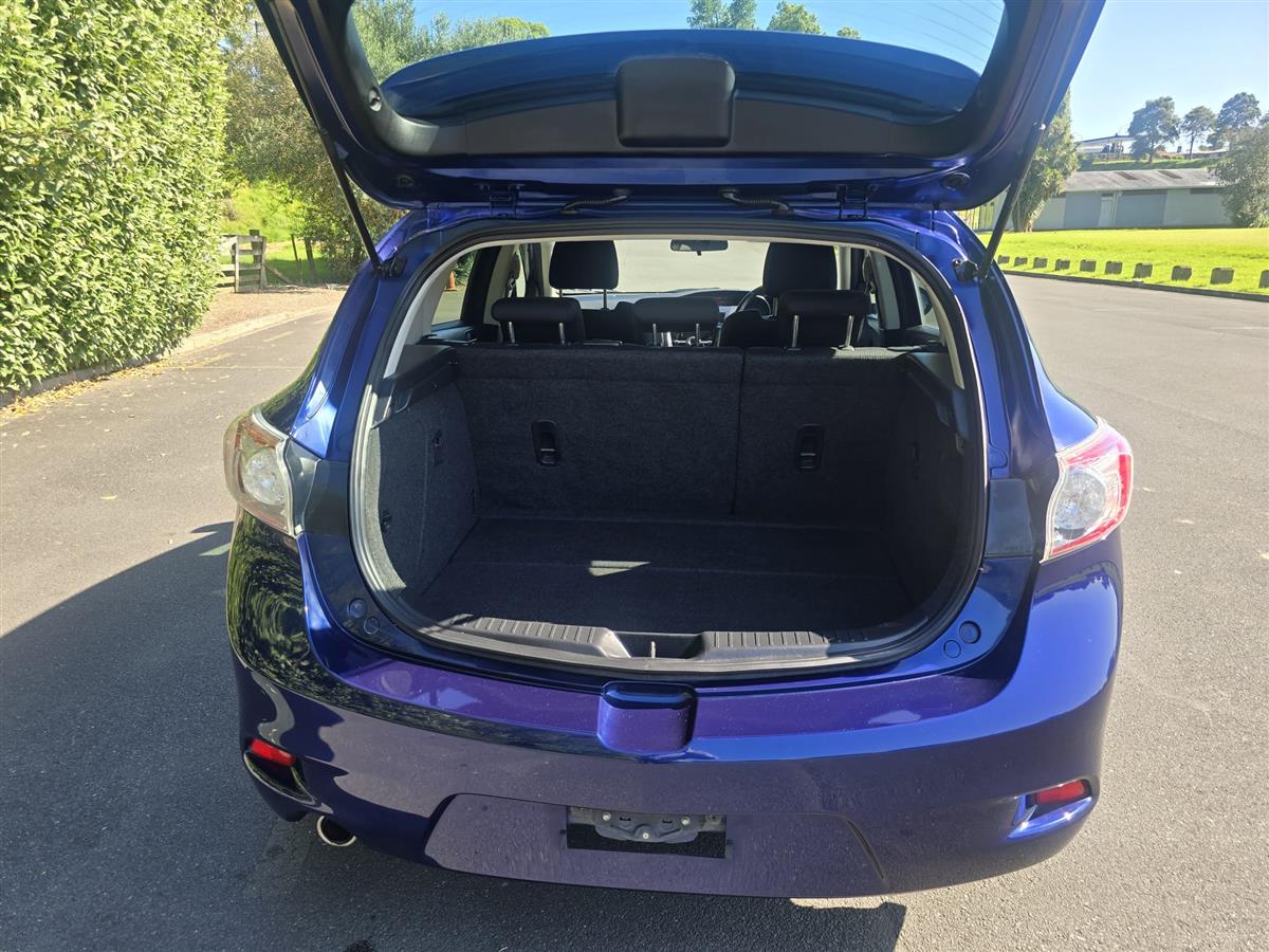 2013 Mazda Axela thumbnail