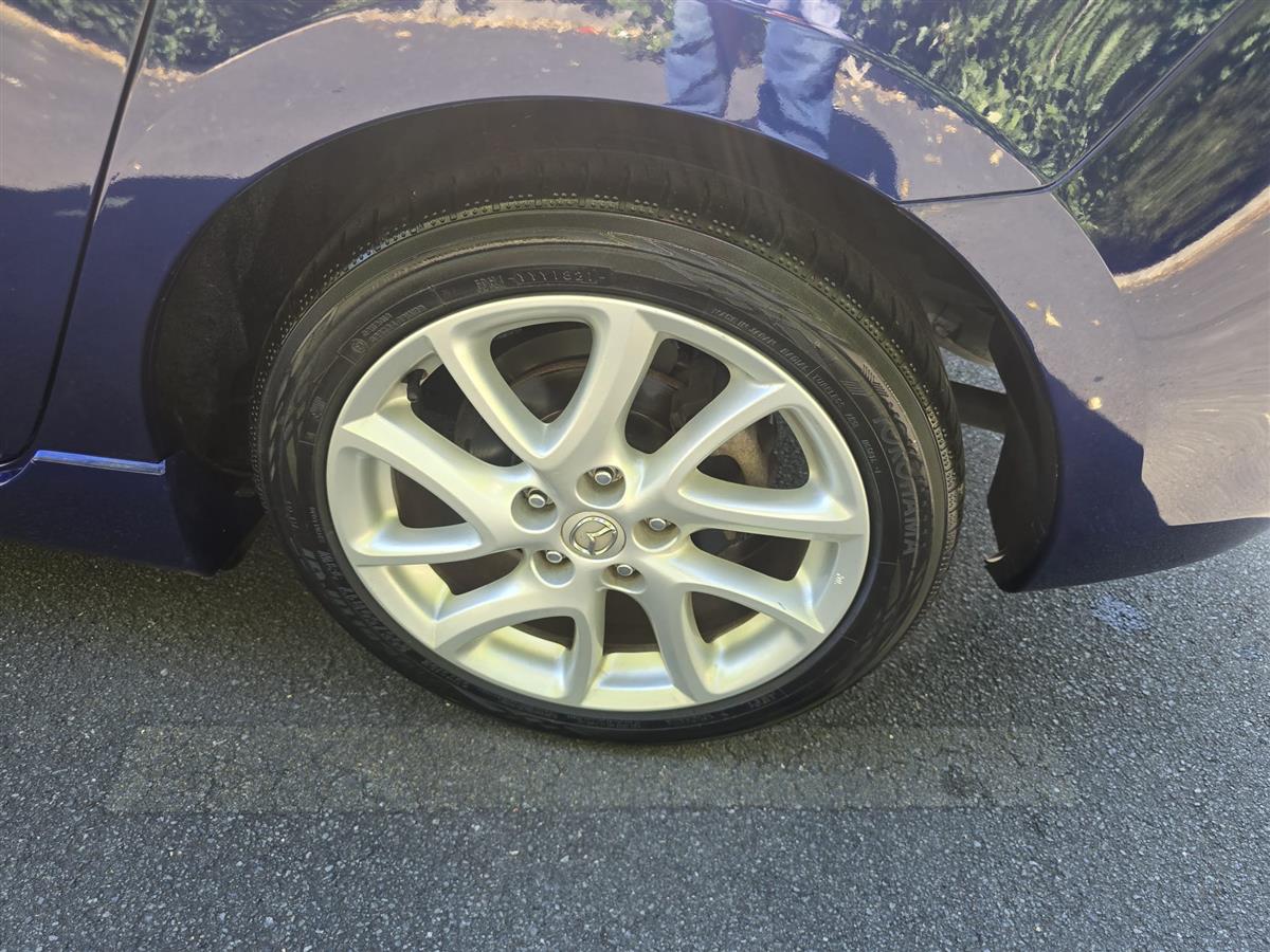 2013 Mazda Axela thumbnail