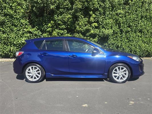 2013 Mazda Axela thumbnail