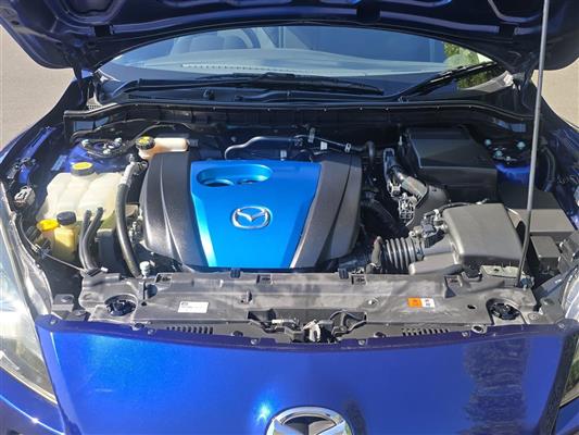 2013 Mazda Axela thumbnail