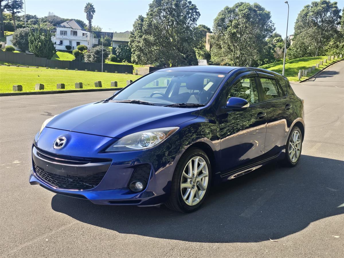 2013 Mazda Axela thumbnail