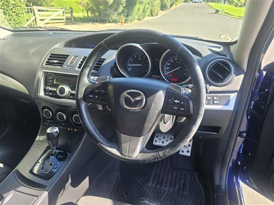 2013 Mazda Axela thumbnail
