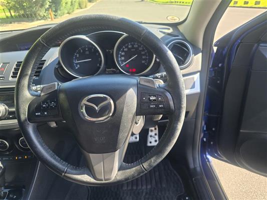 2013 Mazda Axela thumbnail