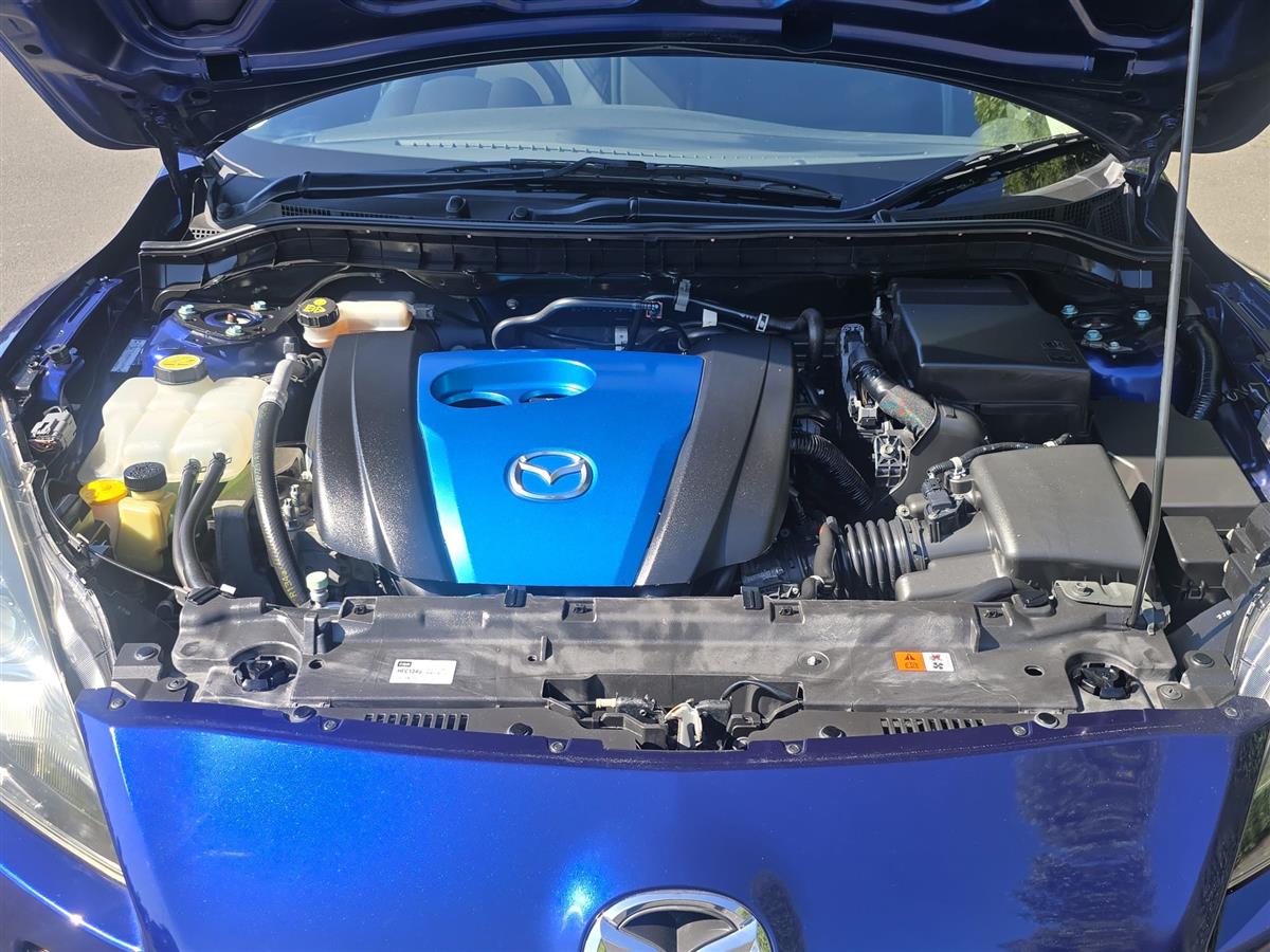 2013 Mazda Axela thumbnail