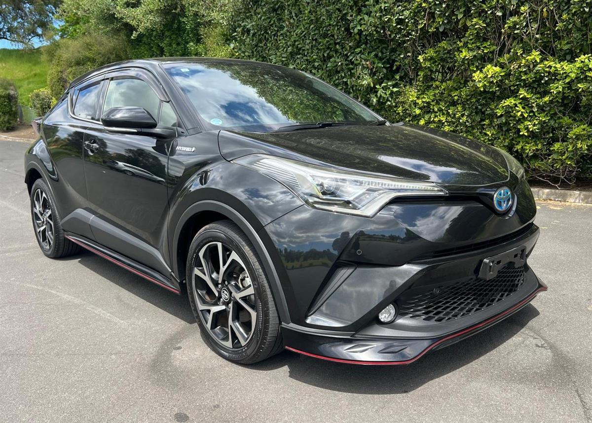 2017 Toyota C-HR thumbnail