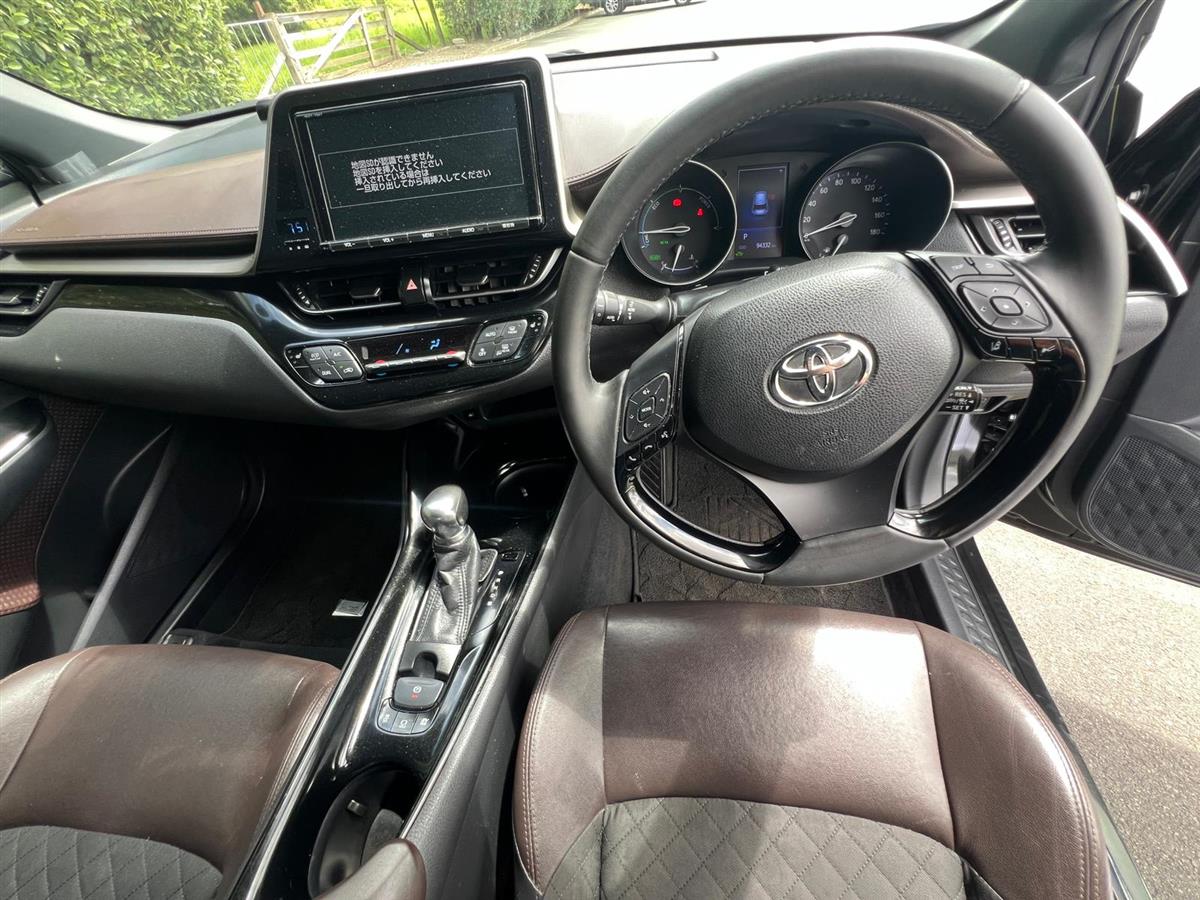 2017 Toyota C-HR thumbnail