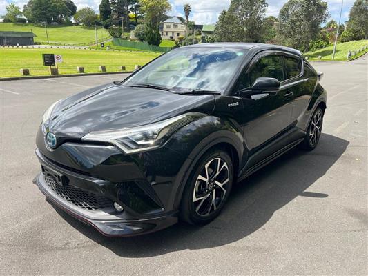 2017 Toyota C-HR thumbnail