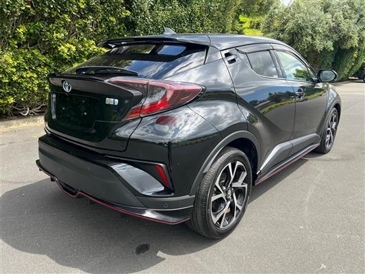 2017 Toyota C-HR thumbnail