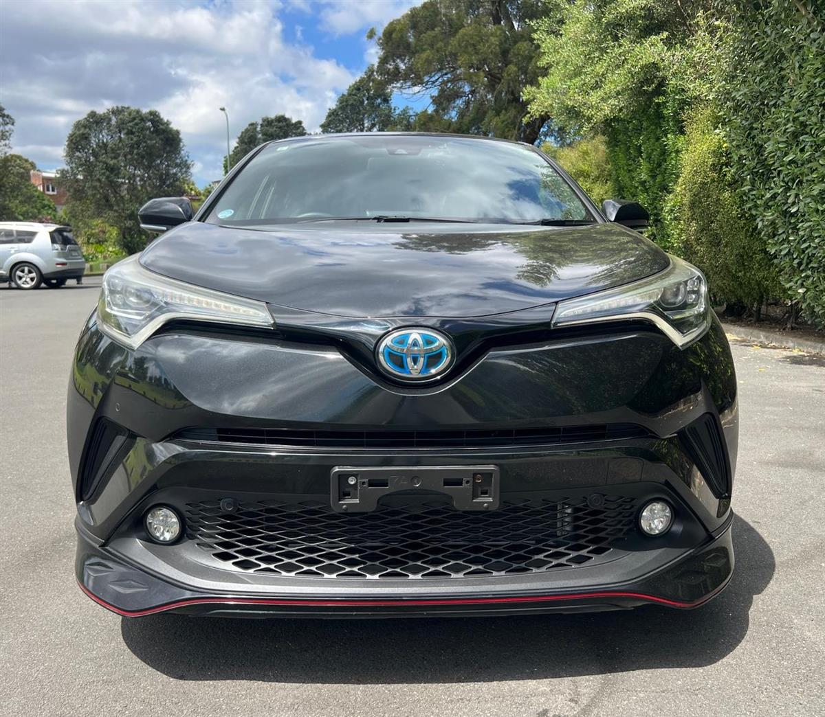 2017 Toyota C-HR thumbnail