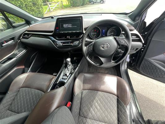 2017 Toyota C-HR thumbnail