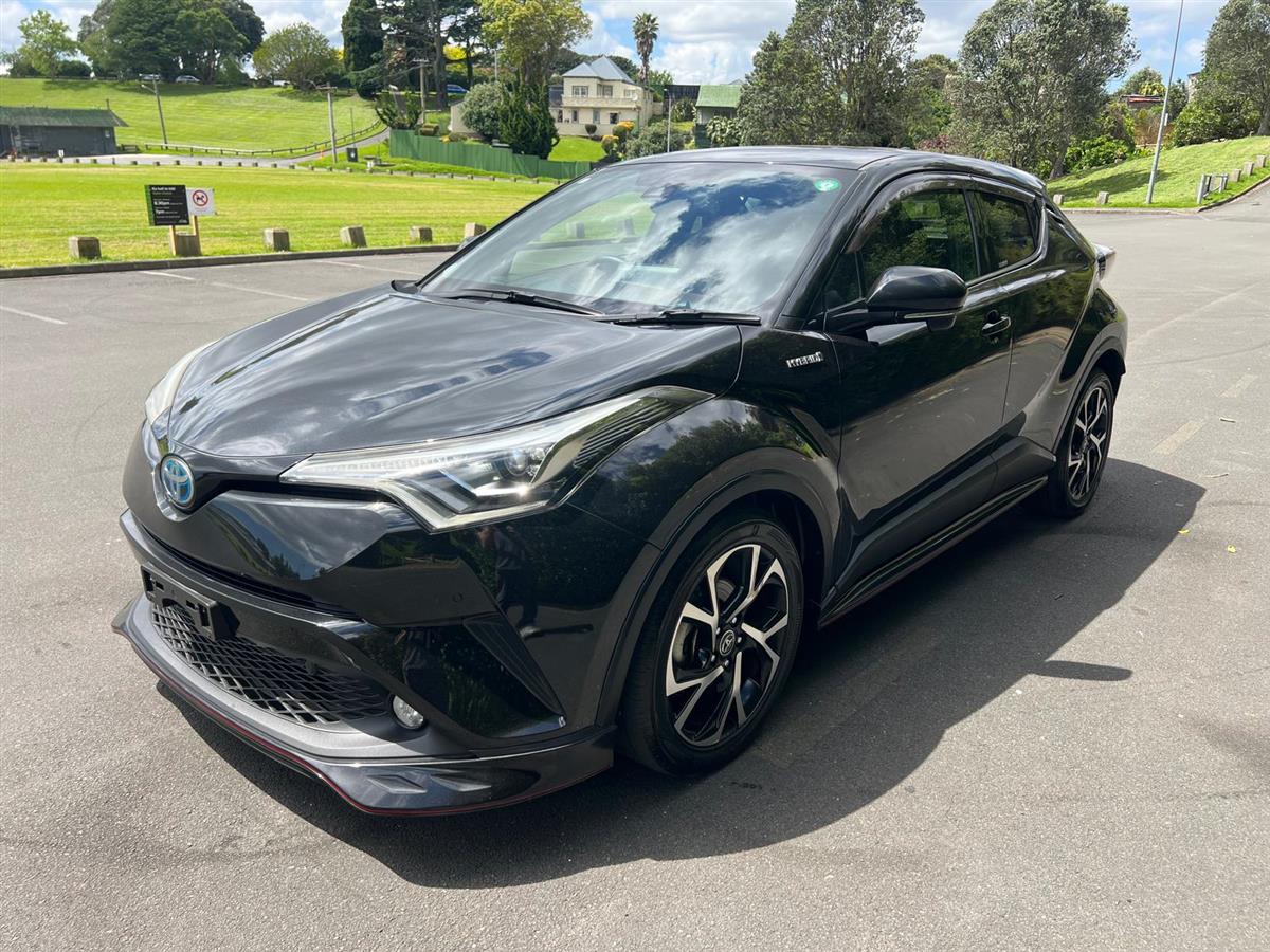 2017 Toyota C-HR thumbnail